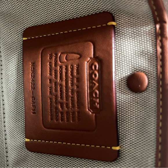 Coach Curve Zip Shoulder Bag in Brass/Hunter Green Glovetanned Leather NWT - Picture 7 of 12